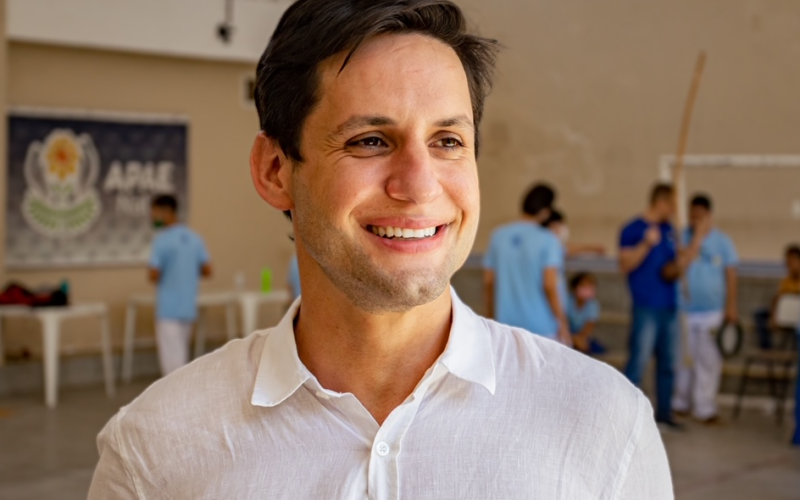 Ex-deputado Rafael Motta segue em coma induzido após acidente de kitesurf; família mantém fé na recuperação