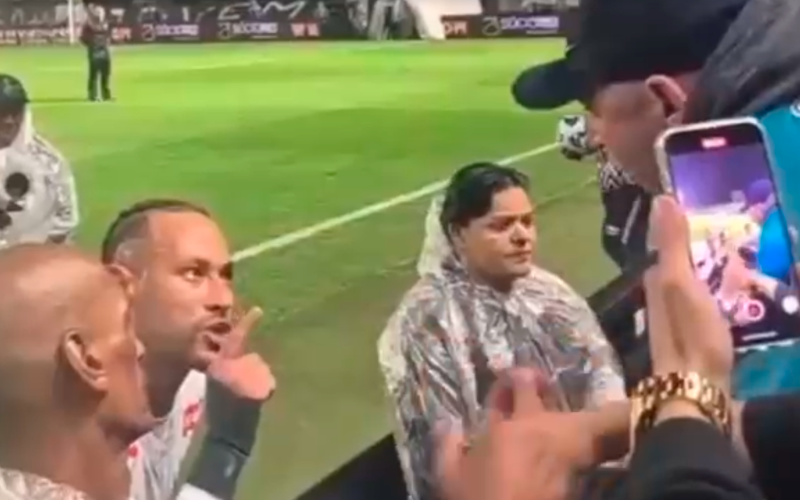 Neymar discute com torcedor após derrota do Santos para o Internacional no Brasileirão