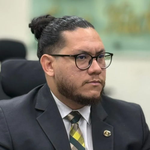 Vereador levanta suspeita sobre decisões judiciais após suspensão de sessões que votariam cassação de Brisa Bracchi