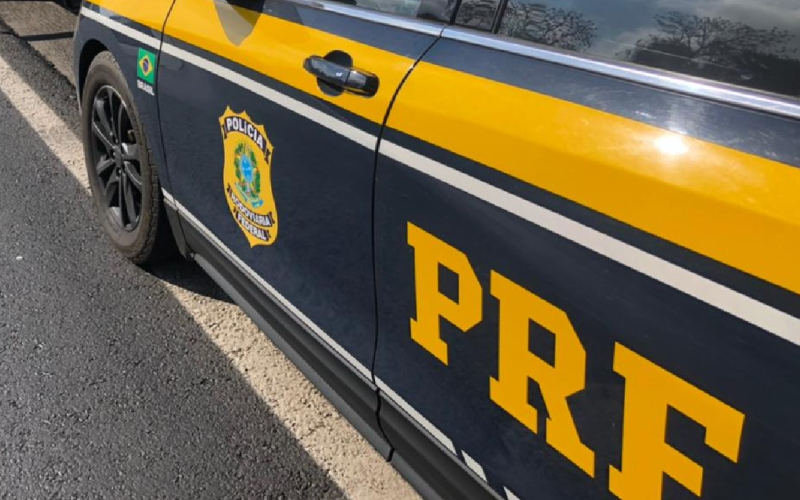 Duas pessoas morrem em colisão frontal entre moto e caminhão em Angicos/RN