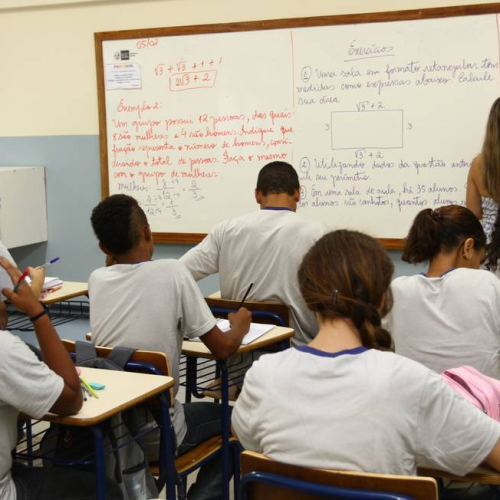 Alunos da rede estadual do RN poderão passar de ano mesmo com até seis reprovações