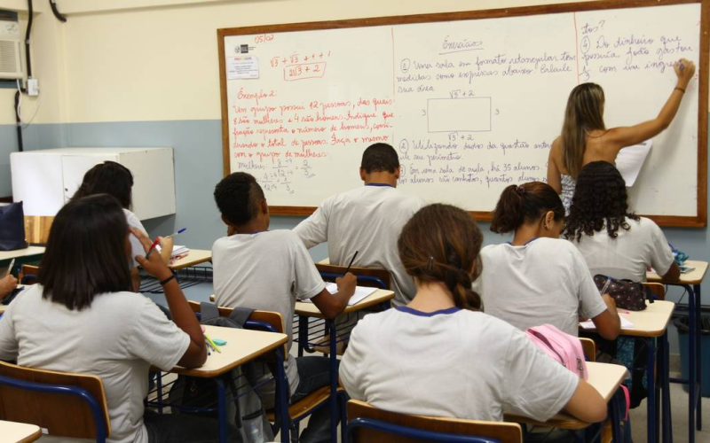 Alunos da rede estadual do RN poderão passar de ano mesmo com até seis reprovações