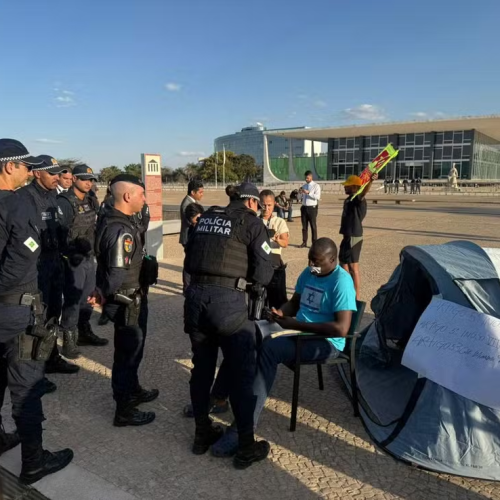 Moraes manda retirar deputados do PL de protesto em frente ao STF