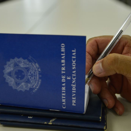Desemprego recua para 5,8% no 2º trimestre e atinge menor nível da história, diz IBGE
