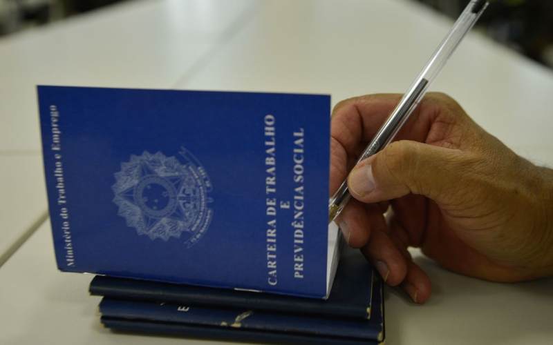 Desemprego recua para 5,8% no 2º trimestre e atinge menor nível da história, diz IBGE