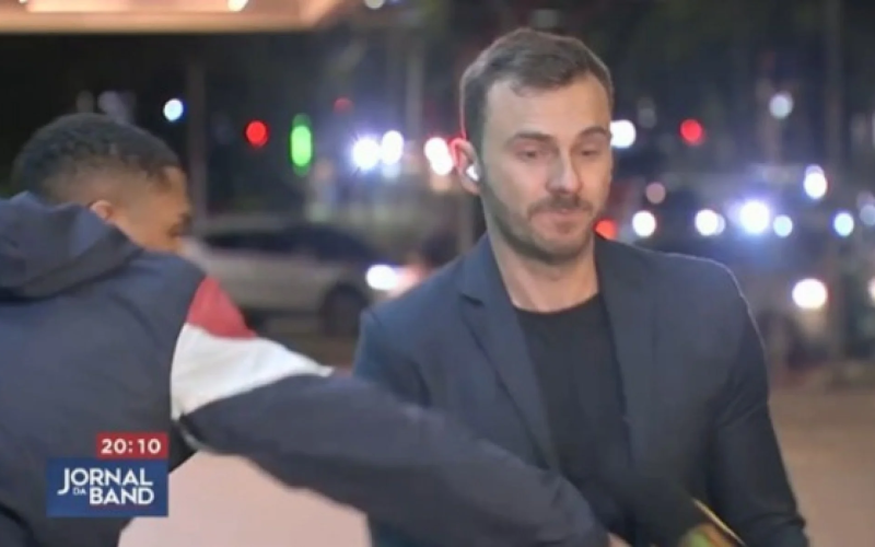 Repórter da Band TV sofre tentativa de assalto ao vivo na Faria Lima, em São Paulo
