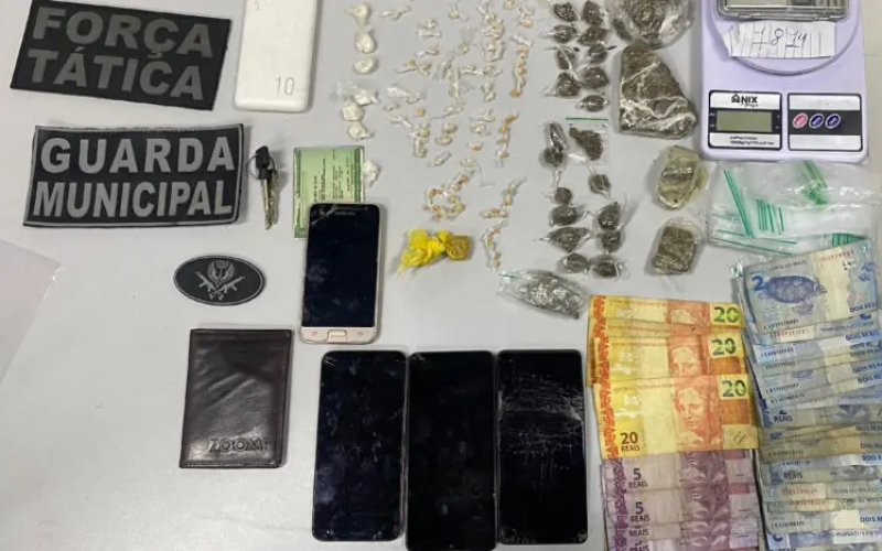 Polícia apreende grande quantidade de drogas e detém dois suspeitos em ação no Monte Castelo, em Parnamirim