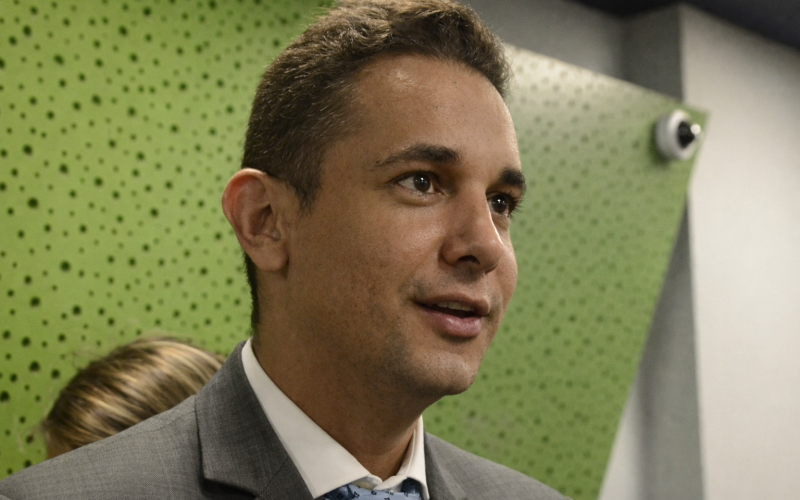 Prefeito de Mossoró fica em silêncio sobre senhas de celular e computador apreendidos pela PF em investigação sobre contratos de medicamentos