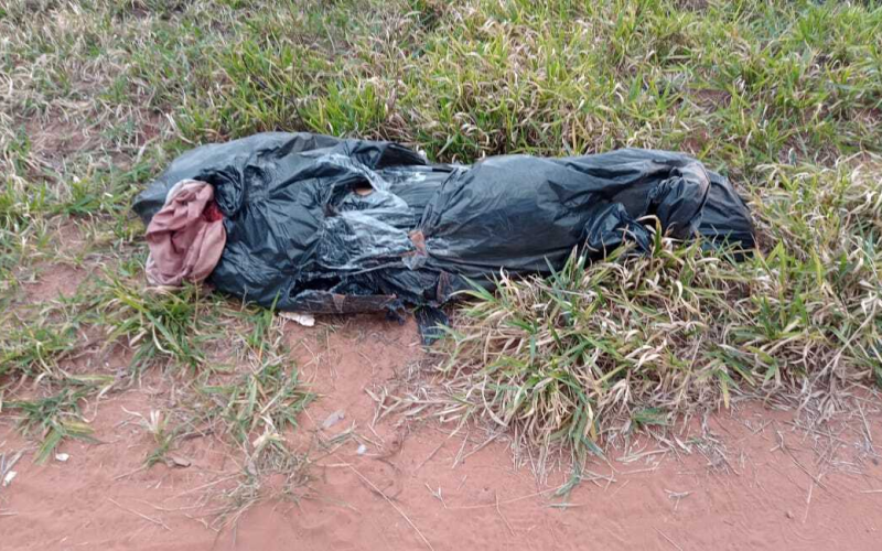Corpo encontrado ‘embalado’ em lona no bairro Guarapes, em Natal