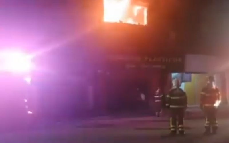 Incêndio atinge loja no Alecrim e mobiliza Corpo de Bombeiros por mais de quatro horas