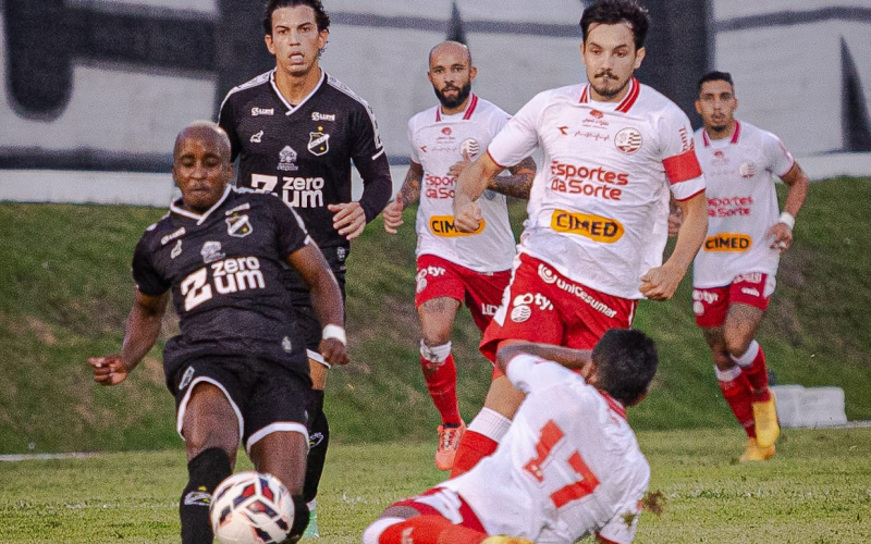 Mesmo com um jogador a mais, ABC empata sem gols com o Náutico no Frasqueirão