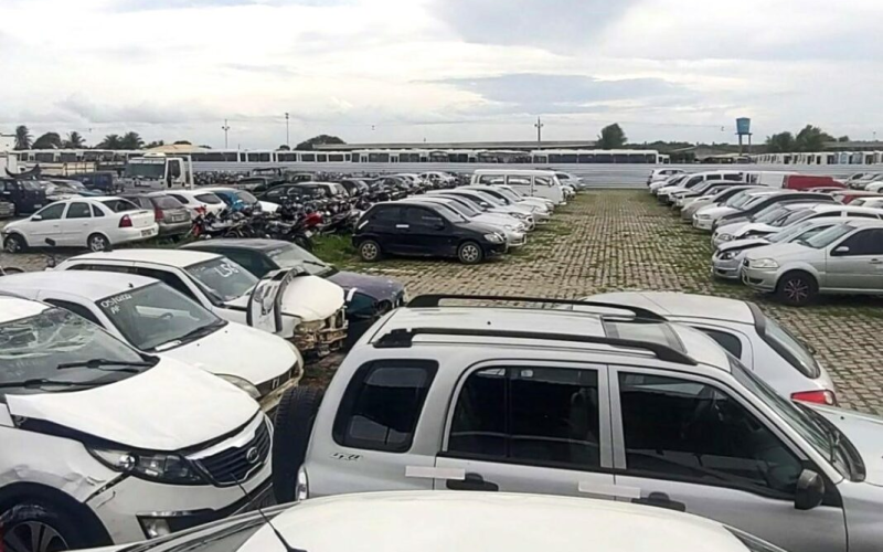 Detran-RN realiza leilão com veículos a partir de R$ 400; Jeep Renegade tem lance inicial de R$ 20 mil
