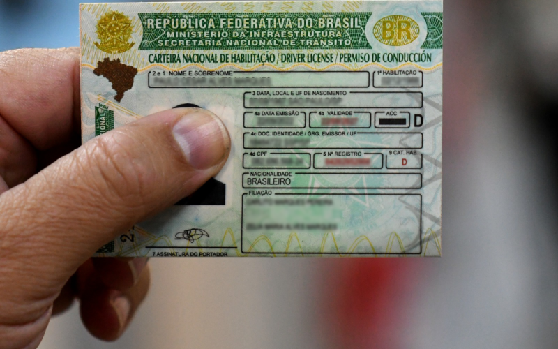 Governo quer acabar com exigência de autoescola para tirar CNH, diz ministro dos Transportes