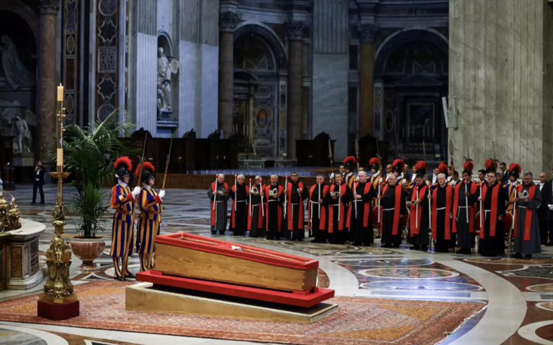 Funeral do Papa Francisco: Corpo é Transladado para a Basílica de São Pedro