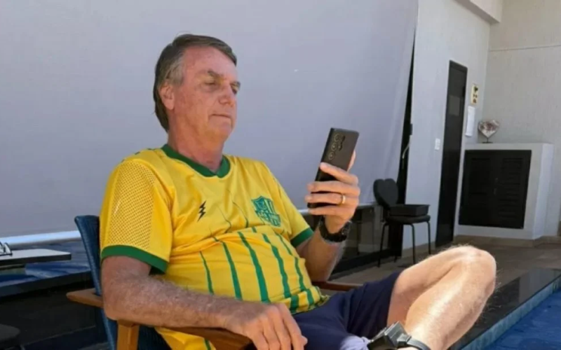 Moraes manda prender Bolsonaro em casa por desafiar o STF nas redes