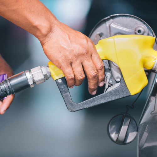 Gasolina fica mais barata pela 2ª semana na refinaria Clara Camarão, mas ainda custa mais que na Petrobras