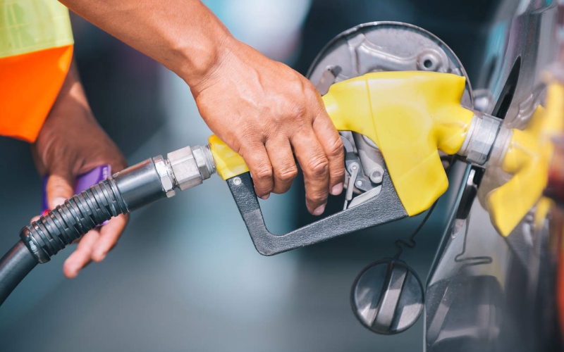 Gasolina fica mais barata pela 2ª semana na refinaria Clara Camarão, mas ainda custa mais que na Petrobras