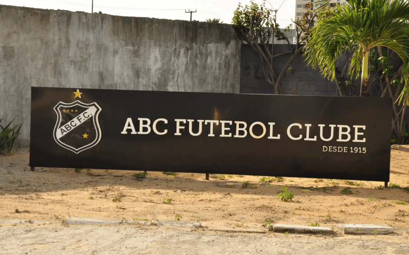 Justiça aceita pedido de recuperação judicial do ABC Futebol Clube e suspende execuções de dívidas