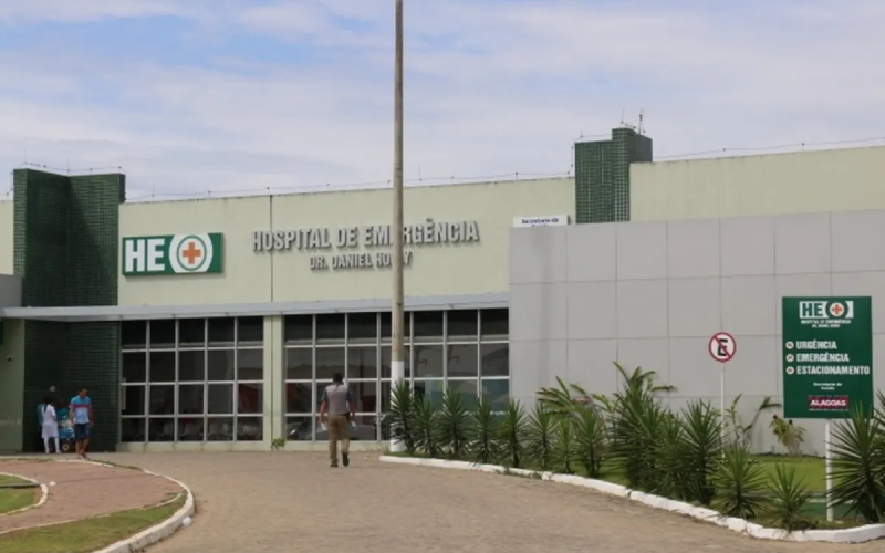 Mulher sofre queimaduras após companheiro arremessar cuscuzeira com água fervente