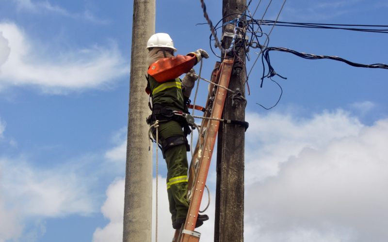 Neoenergia Cosern anuncia desligamentos programados em bairros de Natal