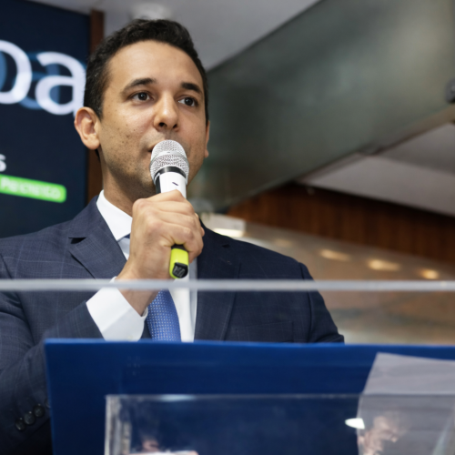 Em tom de despedida, Allyson anuncia renúncia para disputar o Governo e pede fim do sigilo da Operação Mederi