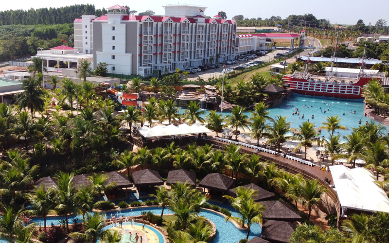 Homem morre após se engasgar em competição de comer melancia em resort de SP