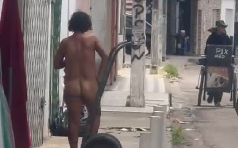 Cena inusitada: mulher é flagrada nua em avenida movimentada de Natal e caso pode virar crime