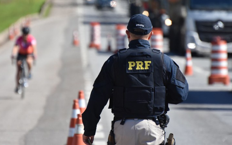PRF prende motorista após fuga e colisão com dois veículos na BR-101, em São Gonçalo do Amarante