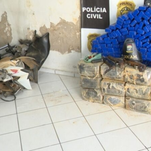 PM apreende 300 kg de maconha e armas na zona rural de Mossoró; suspeito é preso