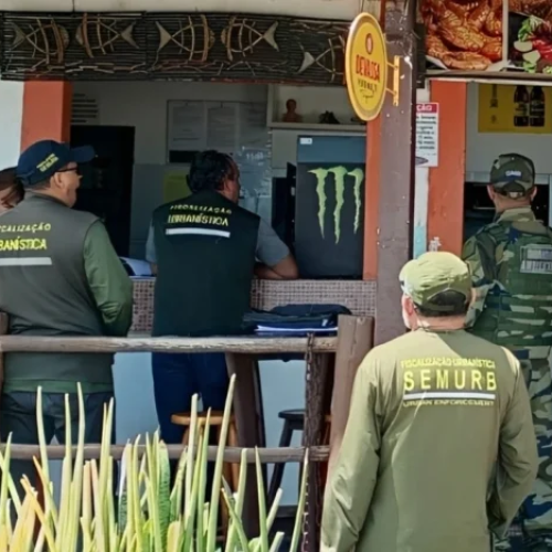 Prefeitura embarga bar irregular em Ponta Negra e interdita obra fora do alvará em Neópolis