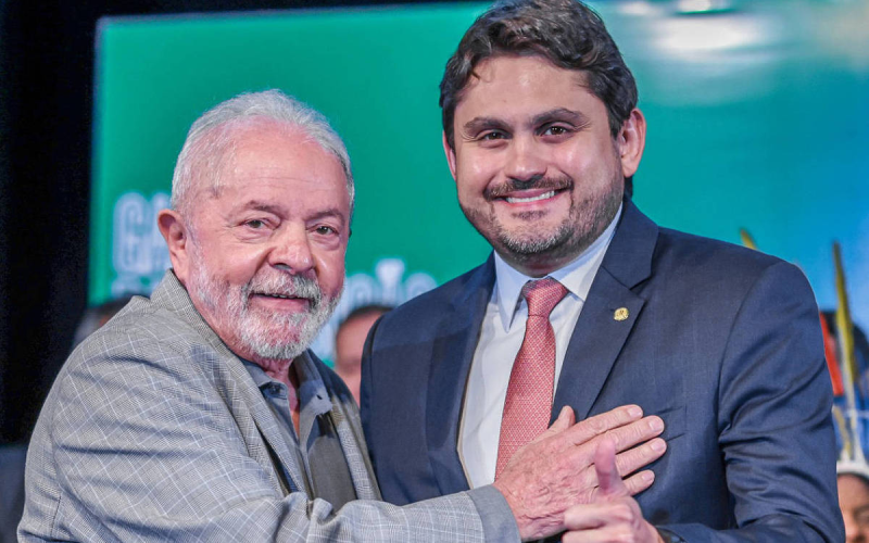 Ministro das Comunicações deixa o cargo após denúncia da PGR e afirma que decisão é “em respeito ao governo”