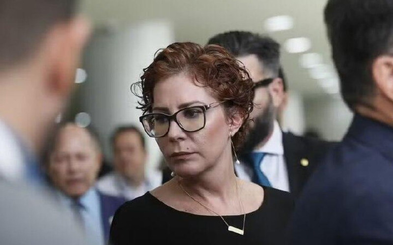 Justiça italiana decide manter Carla Zambelli presa durante processo de extradição