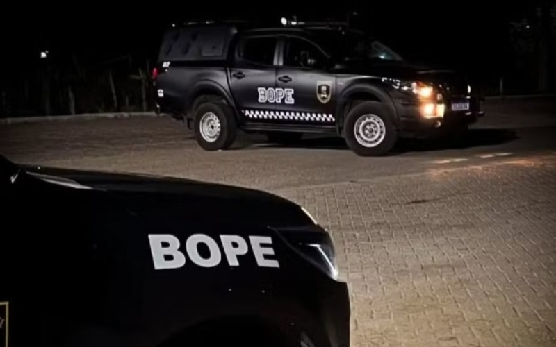 Homem em surto faz mãe refém com faca e botijão de gás na Zona Norte de Natal