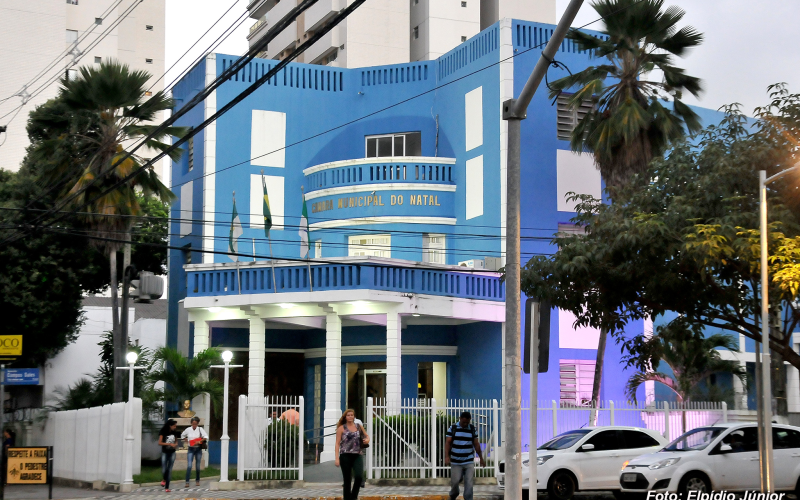 Enquanto Natal afunda em problemas reais, vereadores gastam tempo discutindo título de cidadão para Bolsonaro