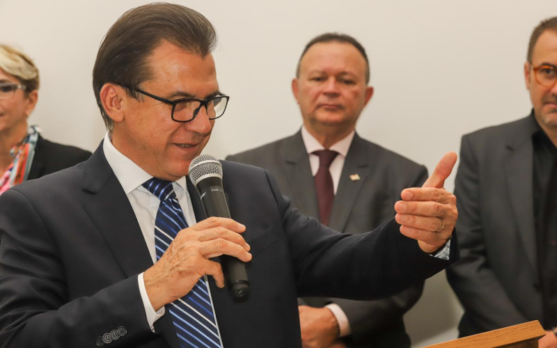Ministro do Trabalho defende mudança de jornada de 6×1 para 5×2: “É cruel”