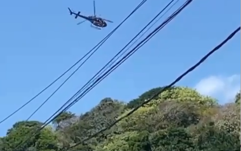 Helicóptero da PM é alvo de tiros durante operação em Mãe Luiza, em Natal