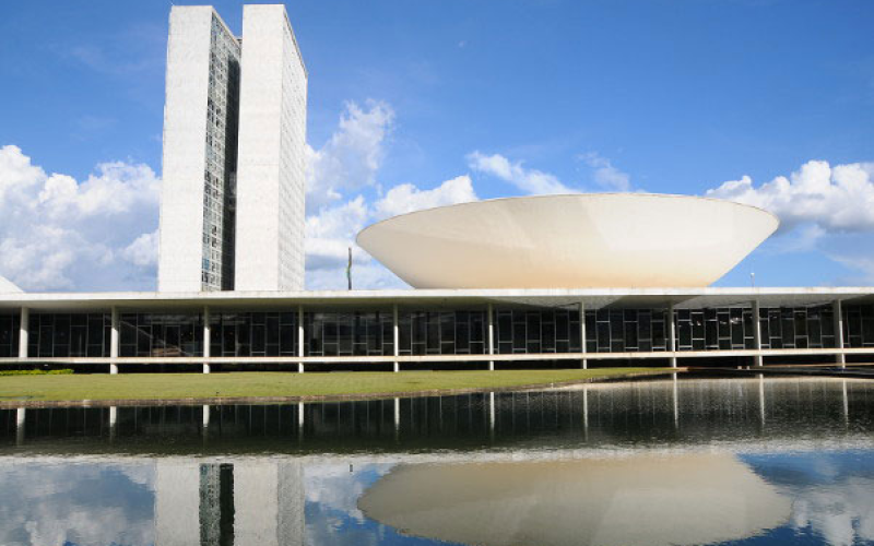 Câmara desafia STF, barra processo contra Ramagem e abre brecha para blindar Bolsonaro