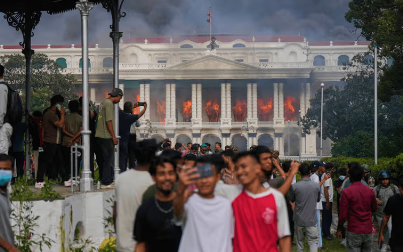 Protestos no Nepal deixam mais de 50 mortos e derrubam primeiro-ministro
