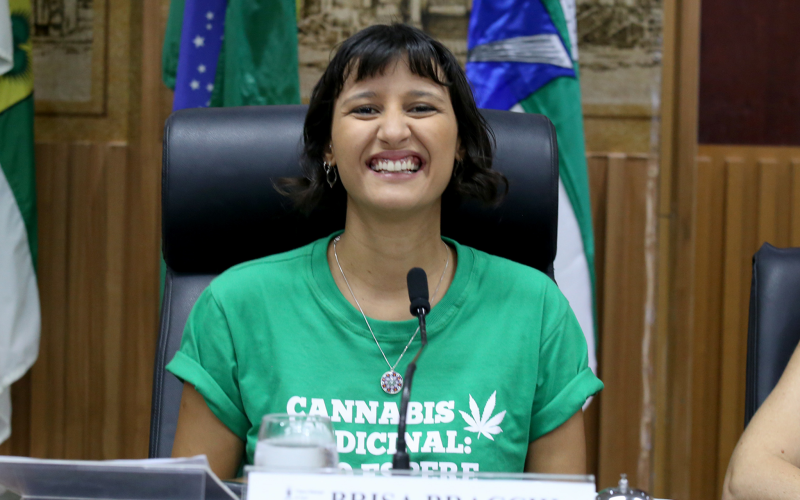 Vereador apresenta relatório preliminar em processo que pode cassar Brisa Bracchi