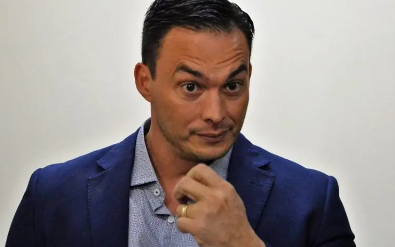 Styvenson Aponta “Cheiro de Corrupção” em Aluguel de Chromebooks por Governo Fátima; TCU Suspende Licitação de R$ 50 Milhões