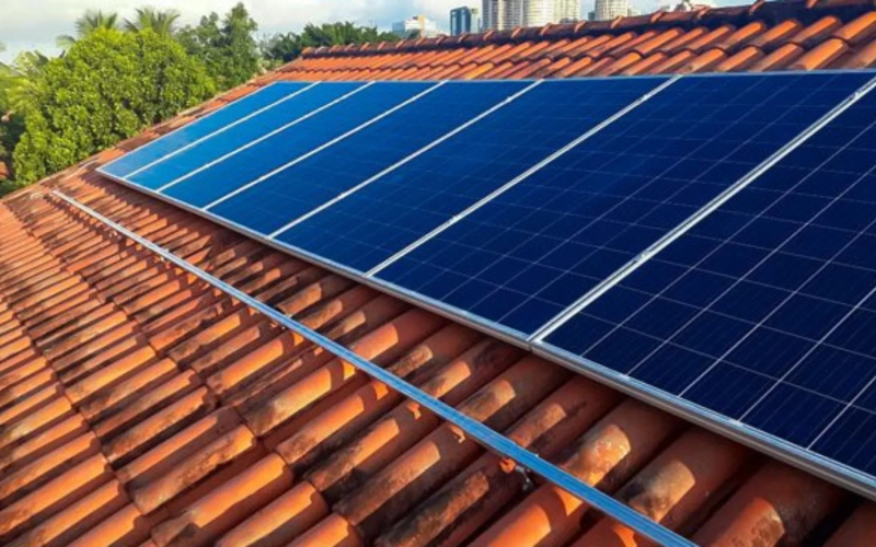 Cobrança surpreende usuários de energia solar no RN e levanta debate sobre legalidade das tarifas