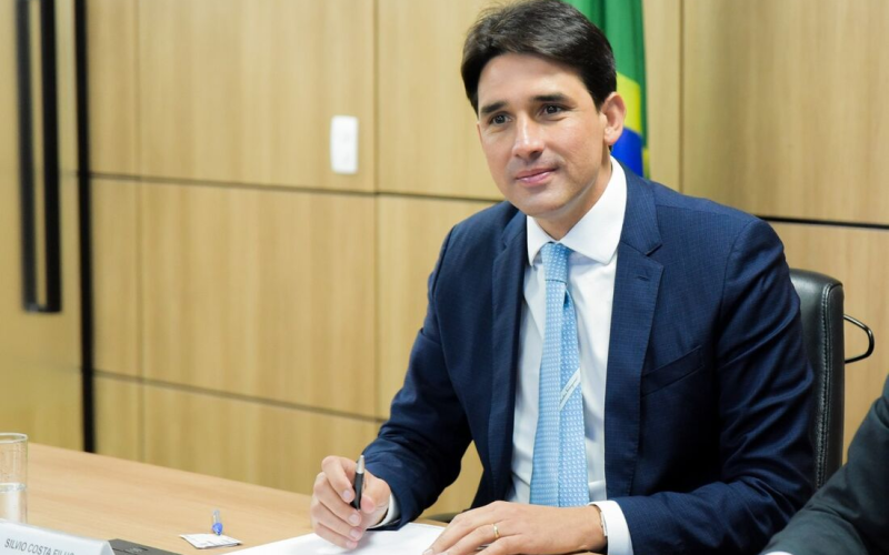 Ministro assina ordem de serviço para dragagem do Porto de Natal e lança pacote de obras no RN