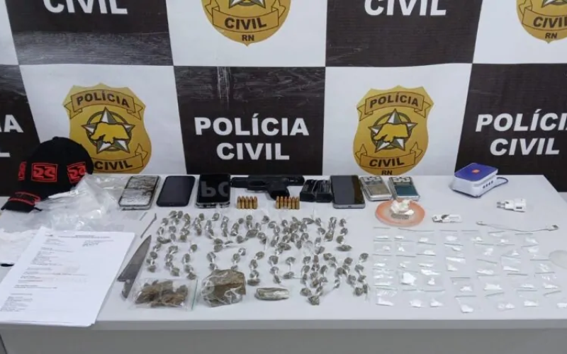 Polícia prende homem e apreende adolescente com arma roubada de militar em Parnamirim