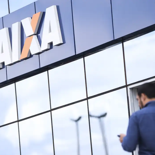 Servidor da Caixa é flagrado sacando dinheiro de fraude em benefícios do INSS