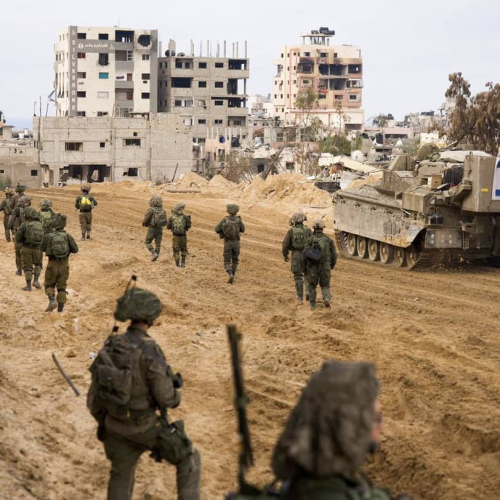 Exército israelense fecha última rota que ligava o sul de Gaza ao norte e agrava crise humanitária