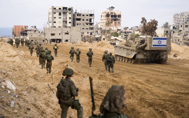 Exército israelense fecha última rota que ligava o sul de Gaza ao norte e agrava crise humanitária