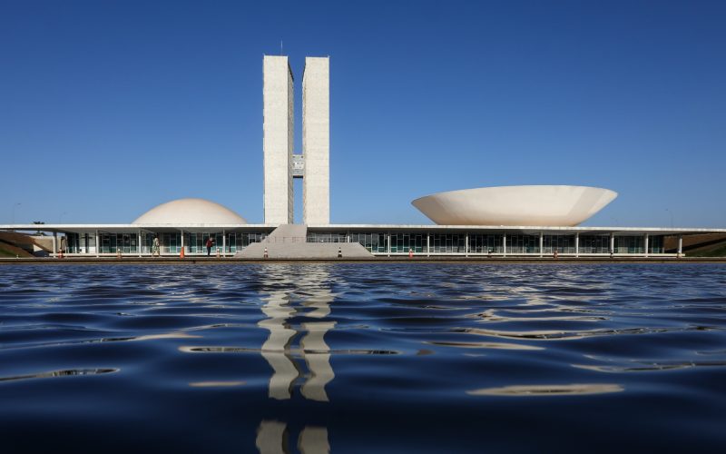 Congresso insiste no erro: enquanto o país pede saúde e segurança, eles querem mais fundo eleitoral