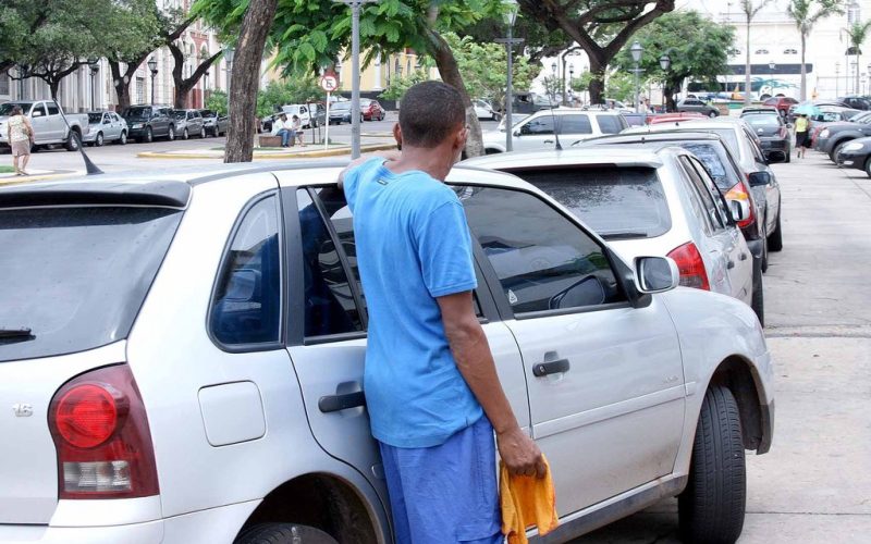 Projeto de lei quer enquadrar flanelinhas como extorsão, com pena de até 8 anos de prisão