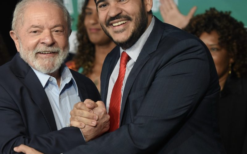 Lula confirma indicação de Jorge Messias para o STF e busca reforçar diálogo com evangélicos e o Senado