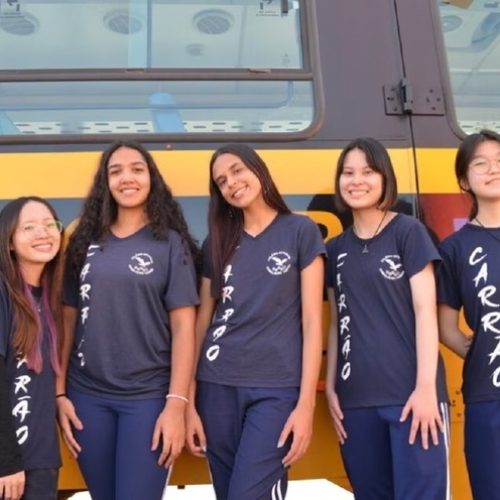 Alunas do Paraná criam biocombustível com óleo de cozinha usado e movimentam ônibus escolar por uma semana